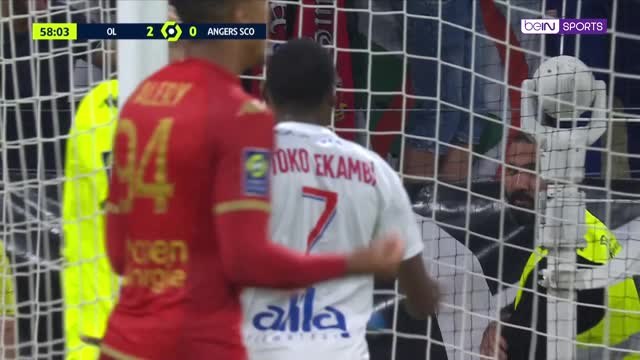 Five star Lyon demolish Angers