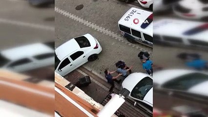 Adamın evi su sızdırdı diye önce komşusuna, sonra polise saldırdı
