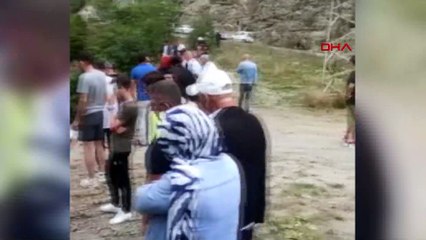 Sürücü manzarayı fotoğraflarken uçuruma yuvarlanan cipteki kadın turist öldü