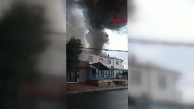 İSTANBUL-SANCAKTEPE'DE ÜZERİNDE BAZ İSTASYONU OLAN ÇATIDA YANGIN
