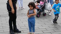 Taksim Meydanı'nda kaybolan 4 yaşındaki İranlı çocuğa çevik kuvvet ekipleri sahip çıktı