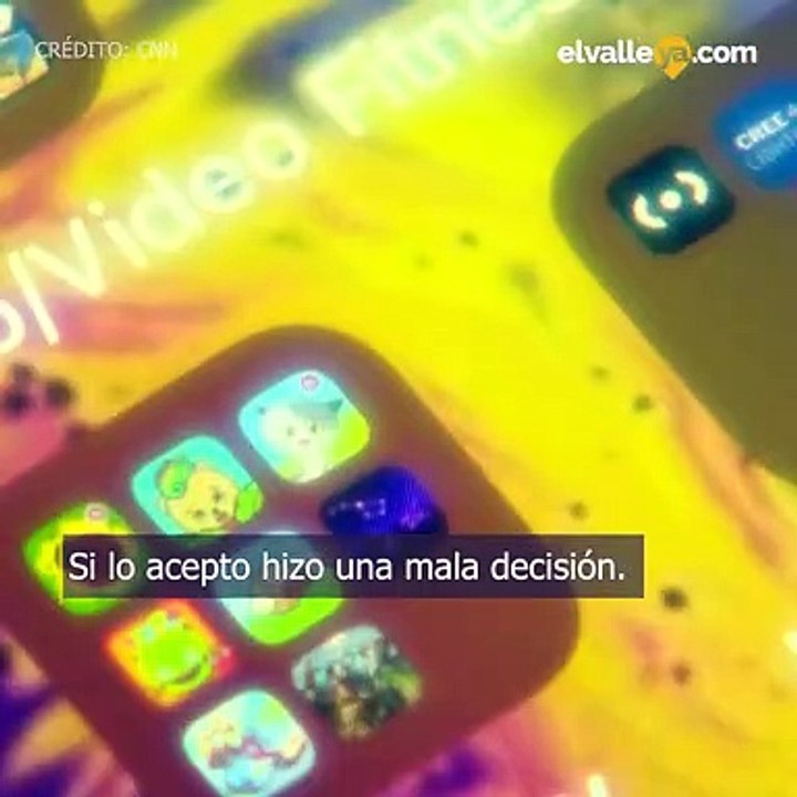 Un vuelo se demoró después de que un pasajero enviara fotos de desnudos a todo el avión.