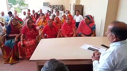 पूर्व केंद्रीय मंत्री के घर तक रैली निकालकर जताया आक्रोश, काफी संख्या में मौजूद रही महिलाएं