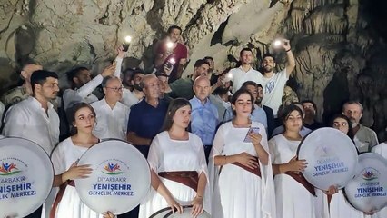 Süleyman Soylu, Diyarbakır'da Kürtçe şarkıya eşlik etti