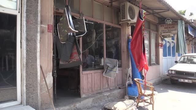 BALIKESİR - Sındırgılı saraç Nurettin usta, dede yadigarı mesleğini 51 yıldır sürdürüyor