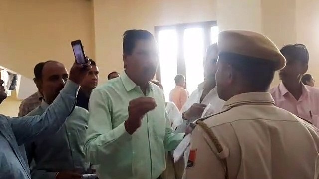 शिक्षकों के लिए सम्मान समारोह लेकिन शिक्षकों को ही समारोह में जाने से रोका आखिर क्यों ?