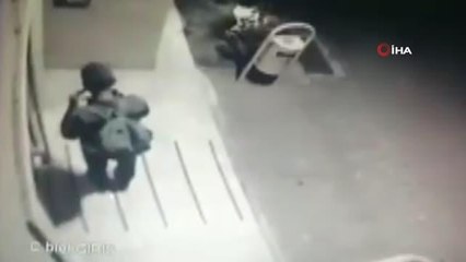 Girdiği sitede önce kapıları zorladı, sonra böyle bisiklet çaldı