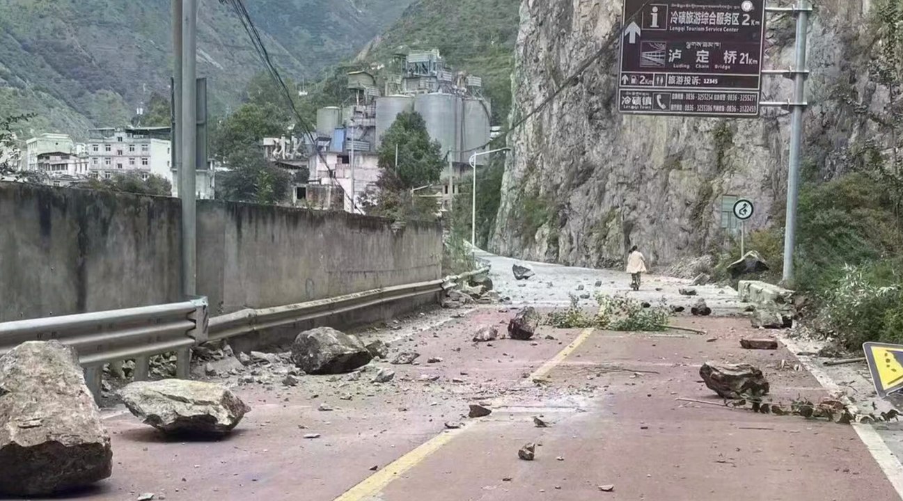 Mega-Erdbeben erschüttert chinesische Provinz Sichuan