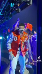 Daddy Yankee subió a una abuelita al escenario y la puso a ‘perrear’