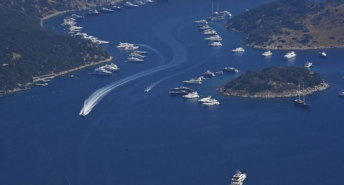 Bodrum koylarında yat hareketliliği