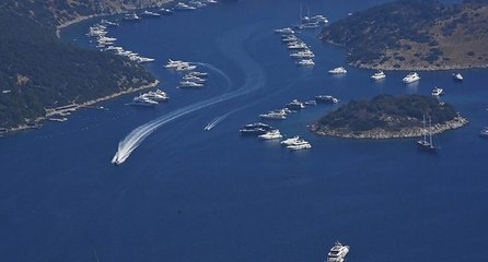 Bodrum koylarında yat hareketliliği
