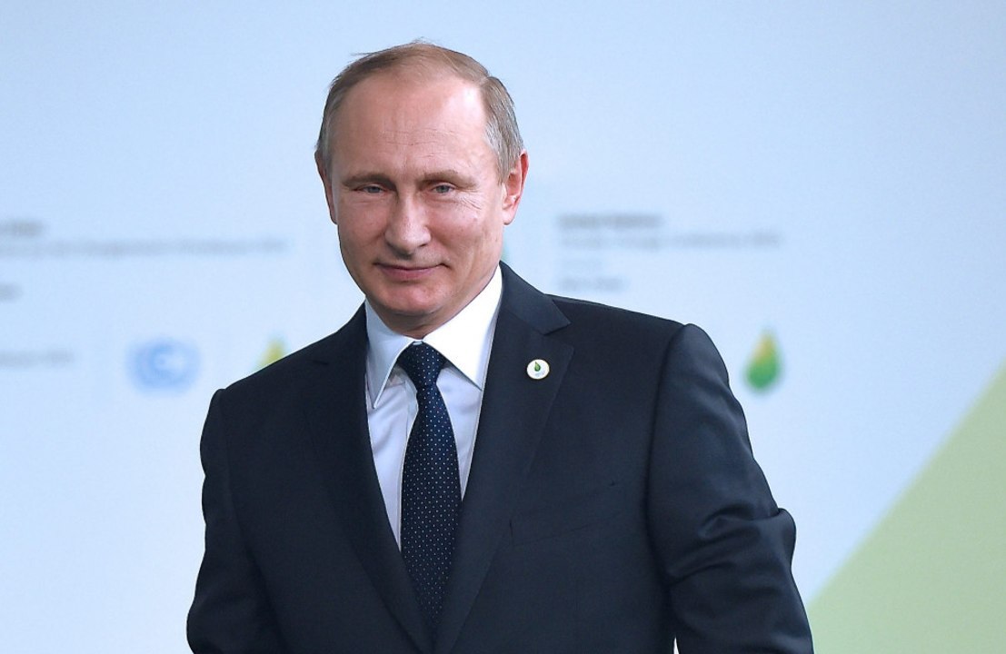 Wladimir Putin beschuldigt, russischen Schülern einer Gehirnwäsche unterzogen zu haben