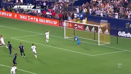 Chicharito a voulu régaler avec les LA Galaxy mais sa panenka est complètement ratée