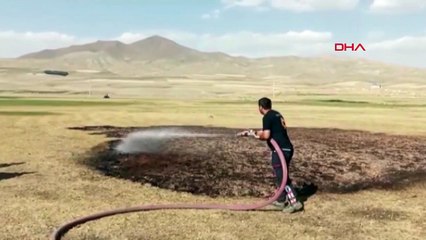 Van'da toprak içten içe yandı, mahalleli şaşırıp kaldı