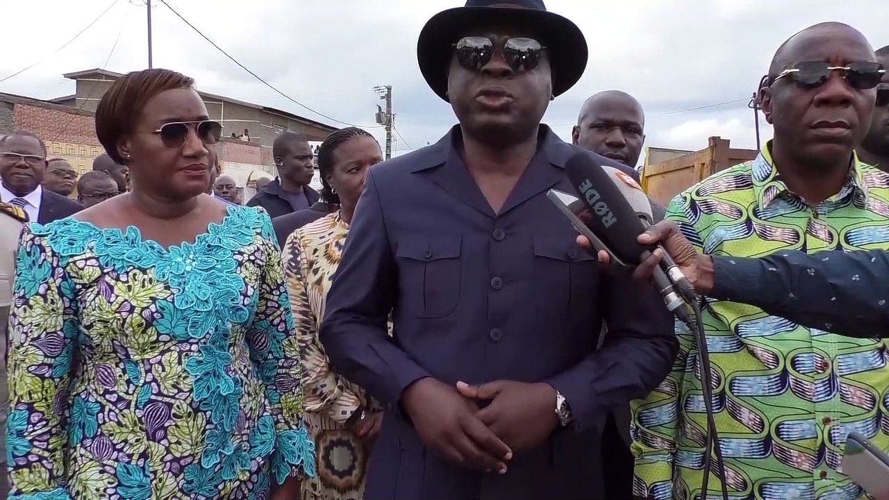 Le ministre Amédé Koffi Kouakou lance l’opération de réduction de dos d’âne sur la route de l’Est