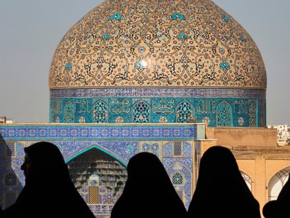 Sitzt der hidschab korrekt? iran will frauen per software überwachen