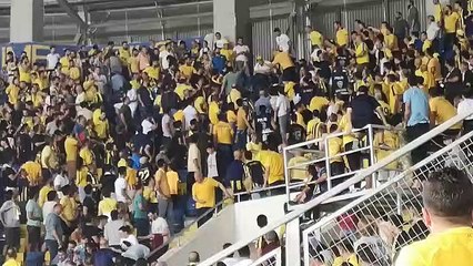 Ankaragüçlü taraftarlar araya kaynayan Beşiktaşlı taraftarı linç etti