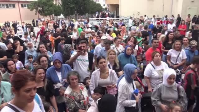 AYRILMAMAK İÇİN GÖZYAŞI DÖKTÜLER