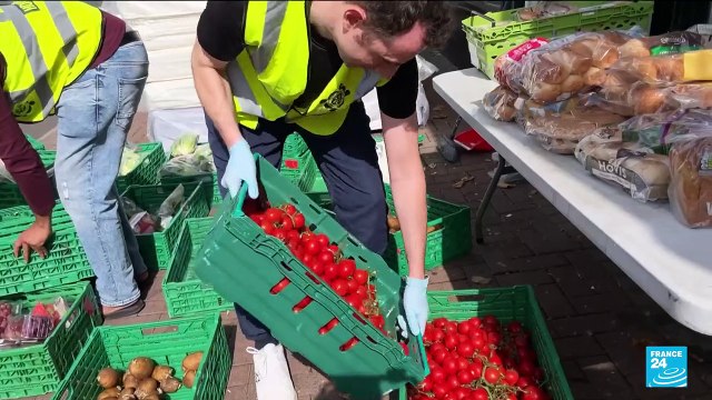 Royaume-Uni : face à l'inflation, les banques alimentaires deviennent un lieu de rencontre