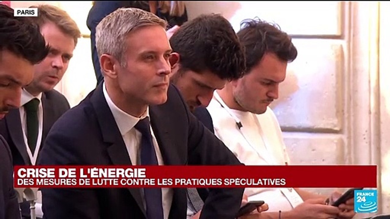 Répondant à une question sur des coupures potentielles d'énergie, Emmanuel Macron évoque une mobilisation générale pour éviter d'en arriver à un stade de coercition.