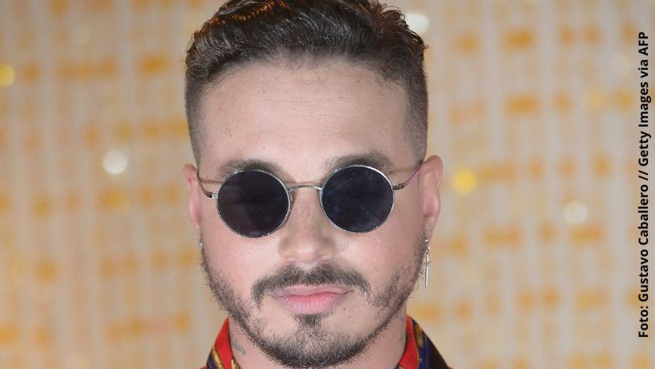 J Balvin y sus tiernas, pero divertidas selfies junto al Papa Francisco