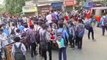 হুগলির পোলবায় মাংস ভাত না পেয়ে রাস্তা অবরোধ করে বিক্ষোভ স্কুল পড়ুয়াদের| Oneindia Bengali