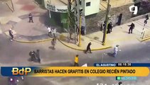 Vandalismo: barristas hicieron grafitis  en  fachada de colegio en El Agustino