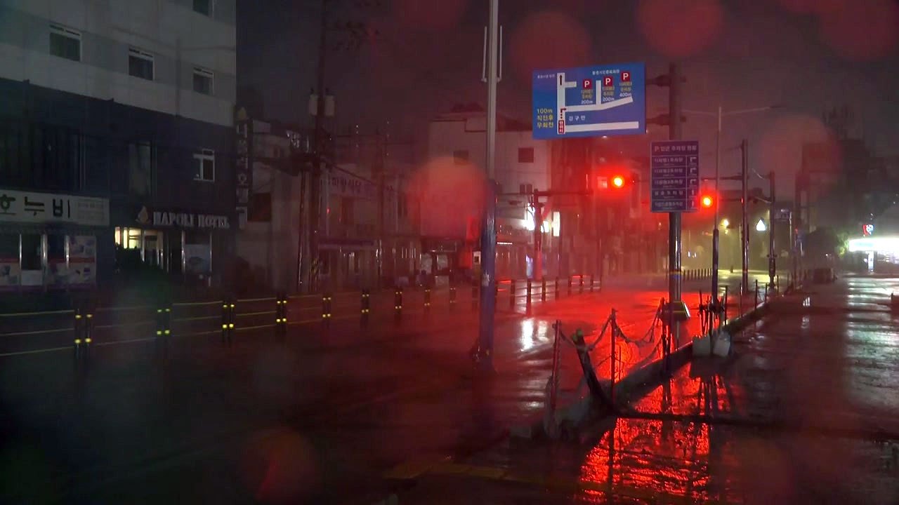 [날씨] 태풍 '힌남노' 거제 부근 상륙...오전까지 태풍 고비 / YTN