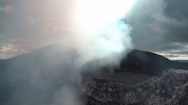 Visitantes disfrutan de actividades culturales en el volcán Masaya