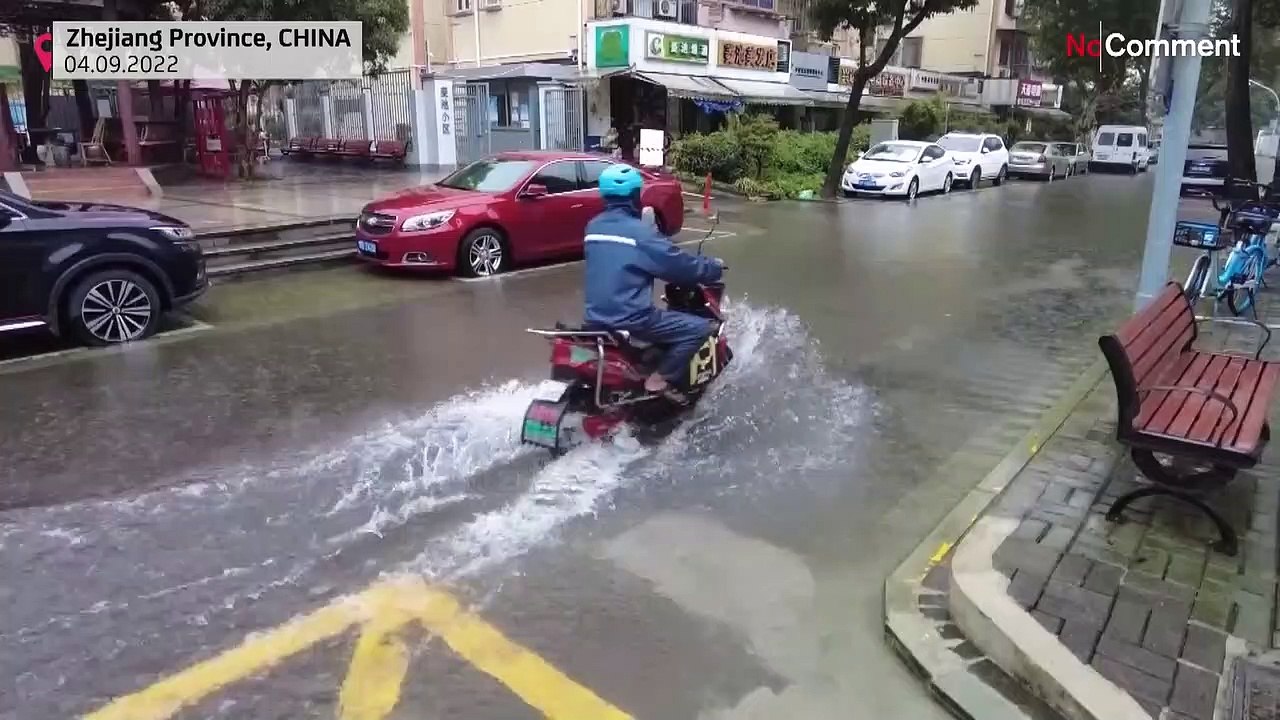 Riesenwellen und Überschwemmungen