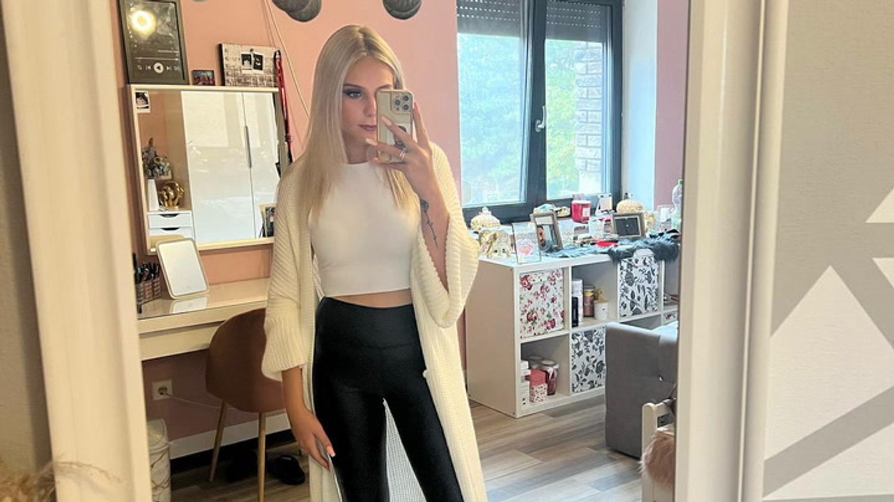 Ungewohnter Look: Estefania Wollny in engem schwarzen Leder