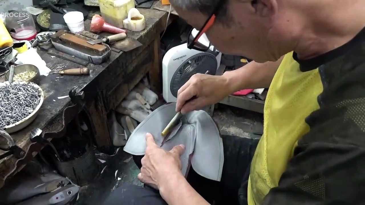 Thousands of Hammering! Process of Making Tyrolean Shoes at the Oldest Handmade Shoe Store in Korea.