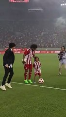 بالفيديو.. استقبال خيالي من جماهير أولمبياكوس لمارسيلو