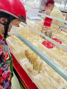 Cô gái 22 tuổi bén duyên nghề bán vé số: Sắm vàng, mua 3 xe tay ga, xây phòng cho ba mẹ