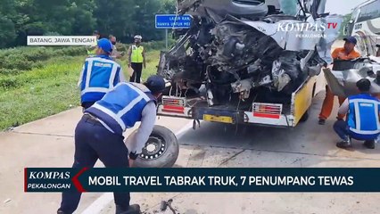 Mobil Travel Tabrak Truk, 7 Penumpang Tewas