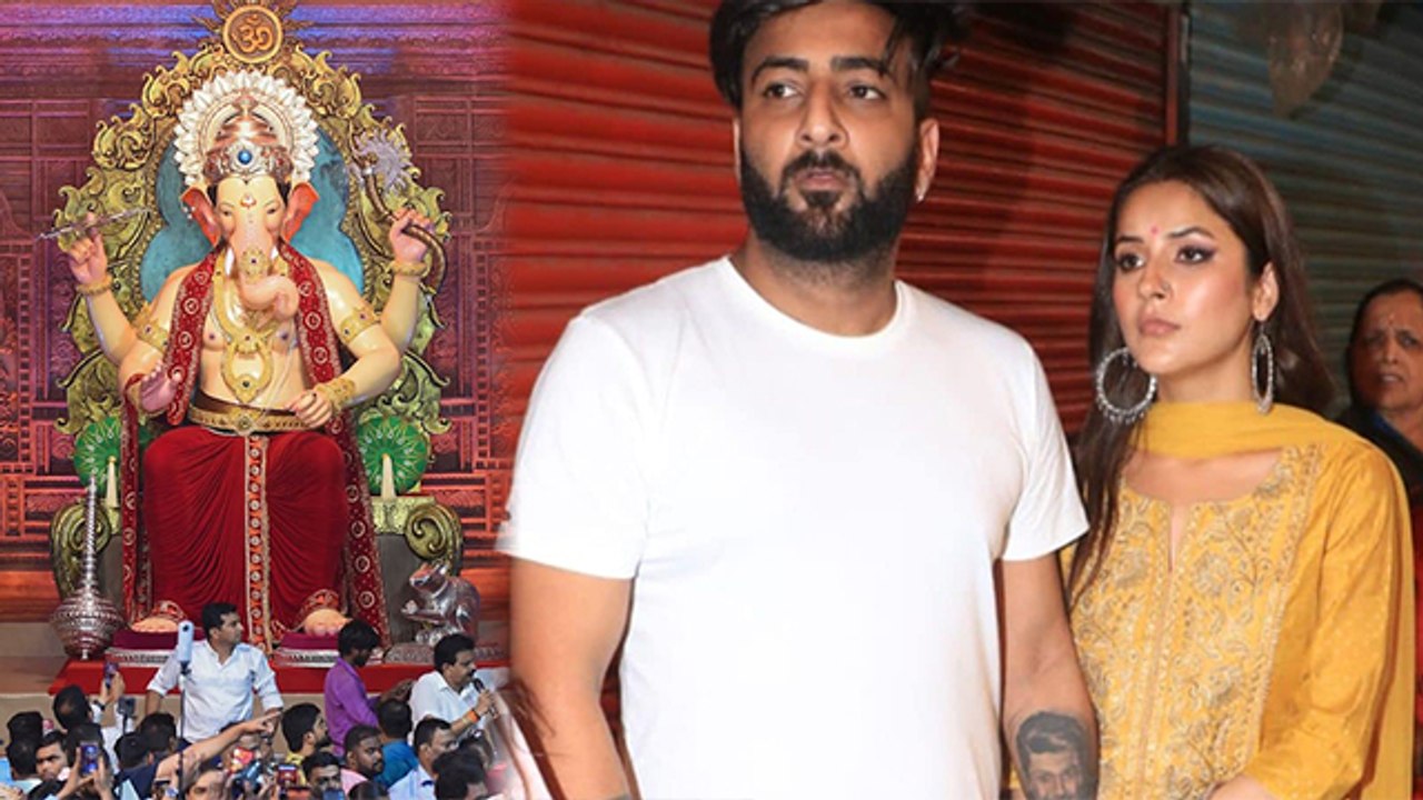 Shehnaaz Gill Visits Laalbaugcha Raja with Brother Shehbaaz,Yellow Suit में... | *Entertainment