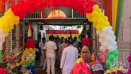 सुगंध से महके जिनालय, दर्शनों के लिए पहुंचे लोग