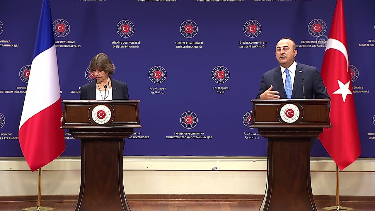 Çavuşoğlu'ndan Macron'a yanıt