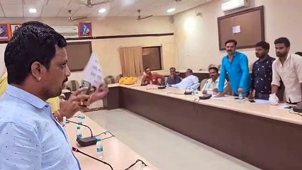 पार्षद पति पहुचे बैठक में किया हंगामा