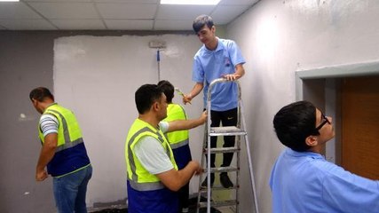 BAĞCILAR'DAKİ LİSE ÖĞRENCİLERİ AVCILAR'DAKİ 4 İLKOKULU BOYADI