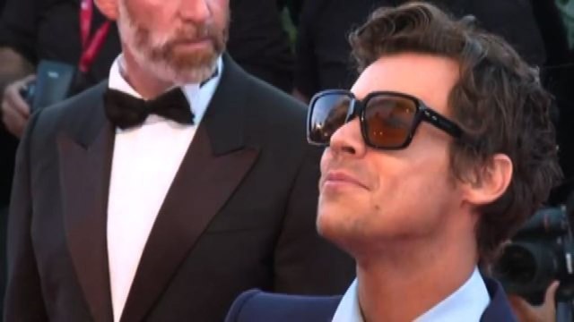 Venezia, fan in delirio per Harry Styles sul red carpet