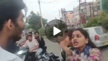 MP : खुद की गलती पर युवक से भिड़ गई युवती, बीच सड़क किया हाईवोल्टेज ड्रामा, VIDEO वायरल