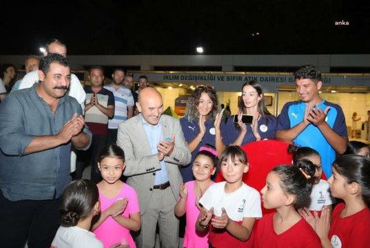 İzmir haberleri | İzmir Fuarı'nda Bayraklı Rüzgarı