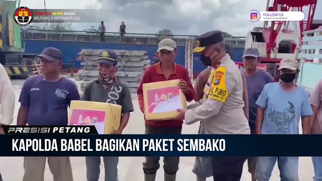 Harga BBM Naik, Kapolda Babel Bagikan Paket Sembako Untuk Warga Belitung