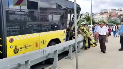 Yenikapı'da İETT otobüsü çok sayıda araca çarptı