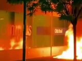 Incendia cestini rifiuti a Milano: preso piromane con 20 accendini in tasca
