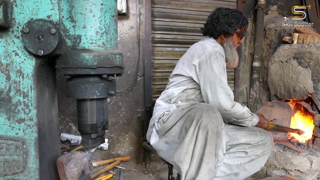 21 Axe Making How Axes are Made Forging Axes Massively by Skilled Blacksmiths - Skill Spotter