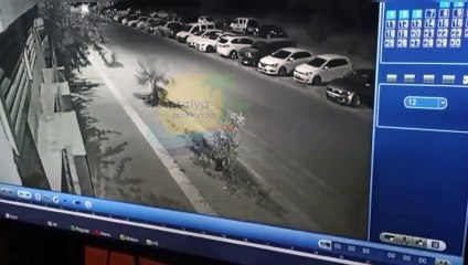 Otomobille çarpışarak havaya savrulan motosikletle yaşamını yitirdi