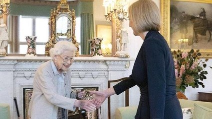 İngiltere'nin yeni Başbakanı Liz Truss, Kraliçe 2. Elizabeth'ten hükümeti kurma görevini aldı