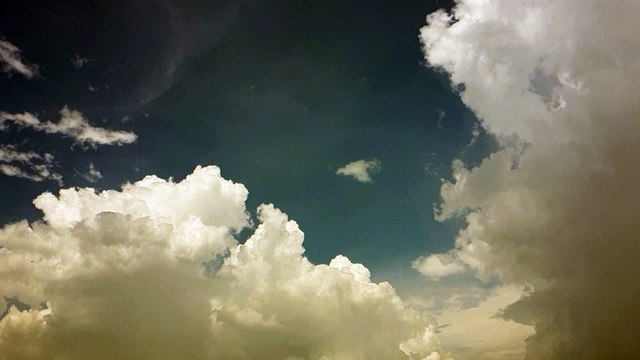 MOVING CLOUDS FOOTAGE 4K VIDEO ,4K TIME LAPSE BEAUTIFUL SKY WITH CLOUDS